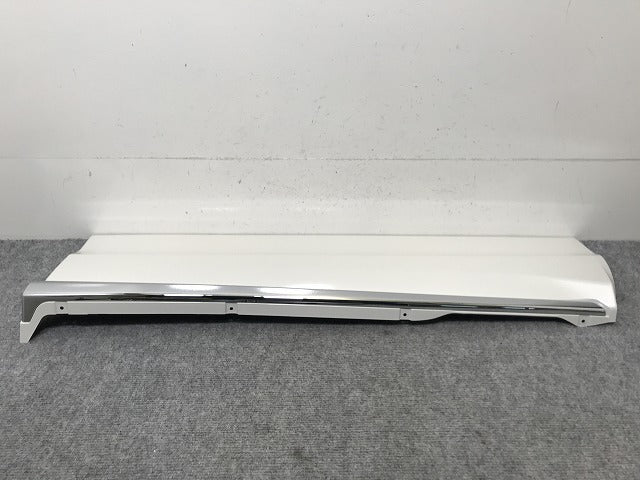 新品!ハリアー 80系/MXUA80/MXUA85/AXUH80/AXUH85 純正 右 フロントドア サイドパネル リテーナー付 D2611-63110 D2611-63110-A0(134620)