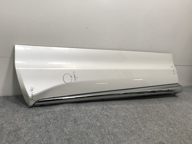 ハリアー 80系/MXUA80/MXUA85/AXUH80/AXUH85 純正 左フロントドア サイドパネル リテーナー付 D2611-63110 D2611-63110-A0 070(134621)