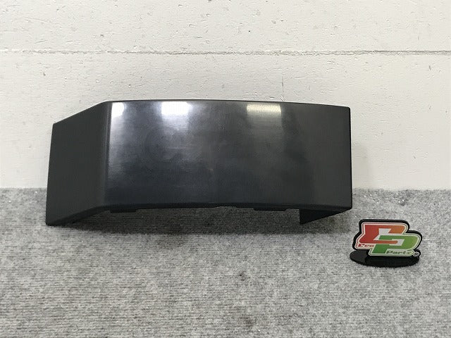 新品!XC90 CB系 純正 前期 左 リア テール 下 ガーニッシュ/フィラーパネル 8620819 39979839 未塗装 ボルボ(134649)