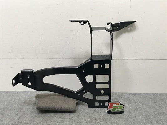 新品!5シリーズ E60/E61 純正 左 フロント ラジエーターサポート/ブラケット 5164-7163483 51647163483 未塗装 BMW(134675)