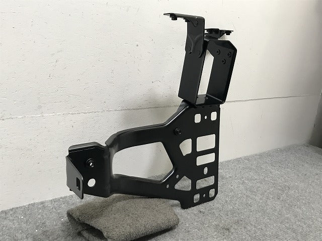 新品!5シリーズ E60/E61 純正 左 フロント ラジエーターサポート/ブラケット 5164-7163483 51647163483 未塗装 BMW(134675)
