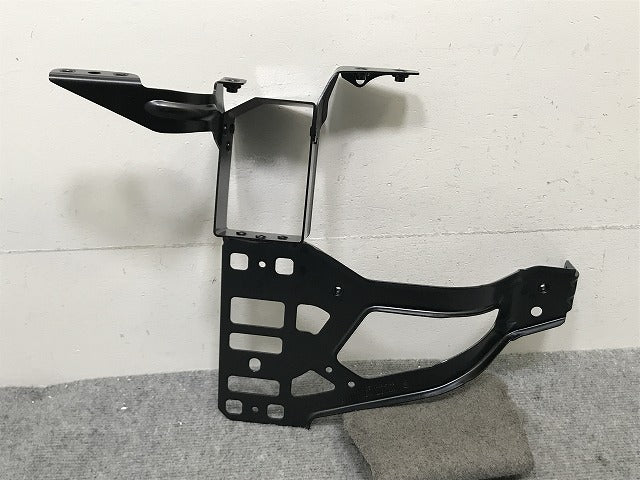 新品!5シリーズ E60/E61 純正 左 フロント ラジエーターサポート/ブラケット 5164-7163483 51647163483 未塗装 BMW(134675)