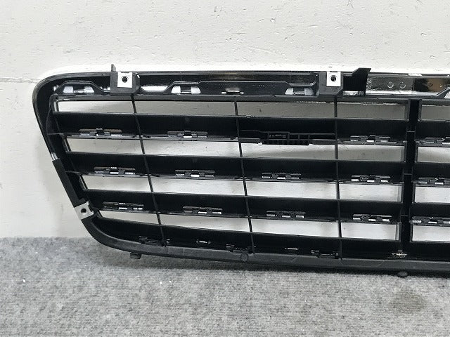 新品!Cクラス W203 純正 フロント グリル/ラジエーターグリル A 2038800223 20388002237246 メッキ メルセデスベンツ(134676)