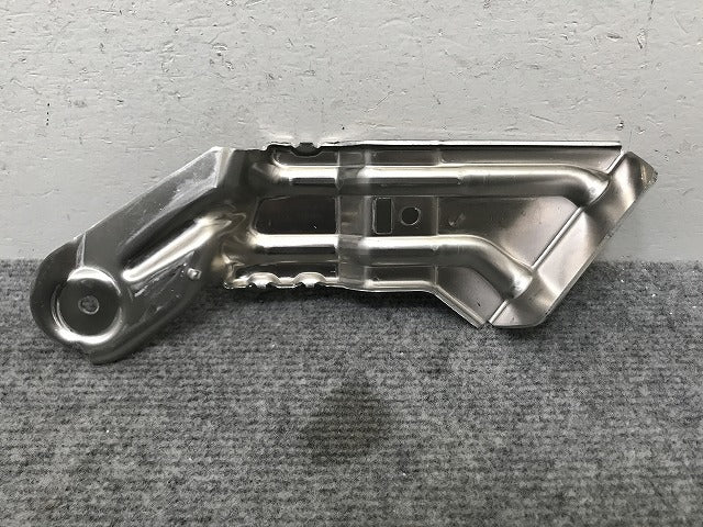 新品!5シリーズ E60 純正 右 フロントフェンダーライナーブラケット/ホイールブラケット 5171-7140964 51717140964 BMW(134689)