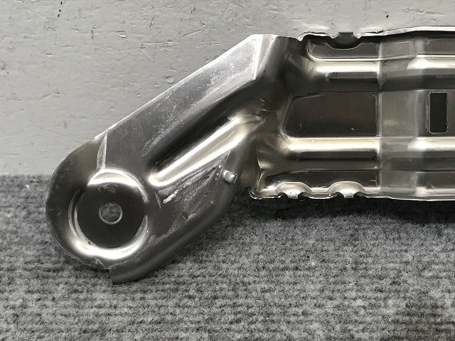 新品!5シリーズ E60 純正 右 フロントフェンダーライナーブラケット/ホイールブラケット 5171-7140964 51717140964 BMW(134689)