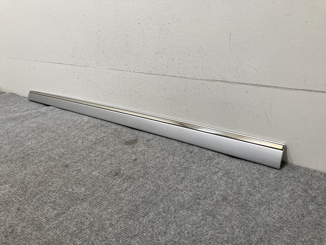 新品!Eクラス W211 純正 左 フロント ドアモール/プロテクター A 211 690 19 62 21169019629744 シルバー メルセデスベンツ(134698)