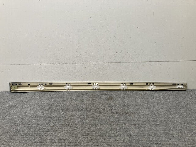 新品!Eクラス W211 純正 左 フロント ドアモール/プロテクター A 211 690 19 62 21169019629744 シルバー メルセデスベンツ(134698)