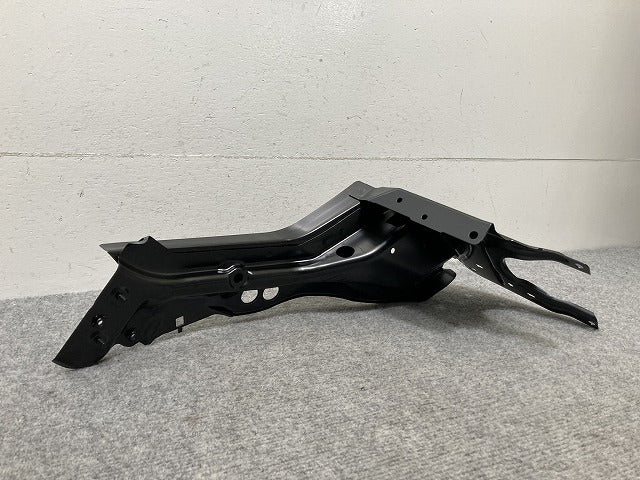 新品!CLSクラス W219 純正 左 フロント グリル アッパーサポート 2196200328 未塗装 メルセデスベンツ(134700)