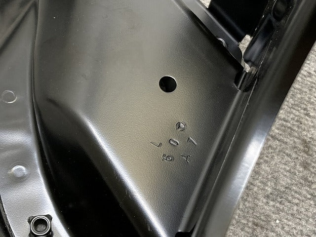 新品!CLSクラス W219 純正 左 フロント グリル アッパーサポート 2196200328 未塗装 メルセデスベンツ(134700)