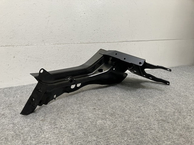 新品!CLSクラス W219 純正 左 フロント グリル アッパーサポート 2196200328 未塗装 メルセデスベンツ(134701)