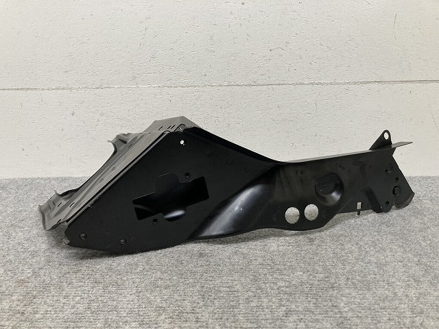 新品!CLSクラス W219 純正 左 フロント グリル アッパーサポート 2196200328 未塗装 メルセデスベンツ(134701)