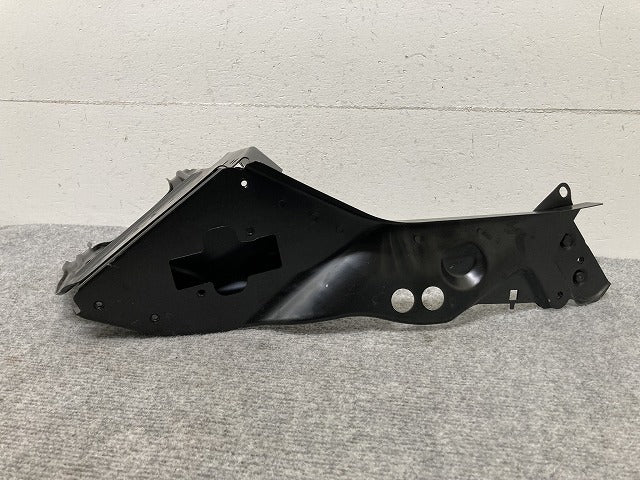新品!CLSクラス W219 純正 左 フロント グリル アッパーサポート 2196200328 未塗装 メルセデスベンツ(134701)