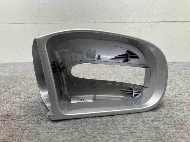 新品!Cクラス W203 純正 右 ドアミラーカバー 203 811 04 60 20381104609775 イリジウムシルバー 775 メルセデスベンツ(134742)