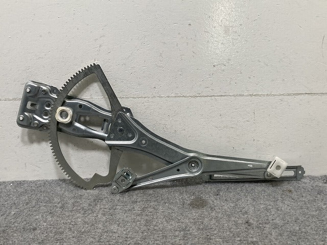 新品!Mクラス/ML W163 純正 左 フロントドア レギュレター/パワーウィンドウレギュレーター 1637201146 メルセデスベンツ(134749)