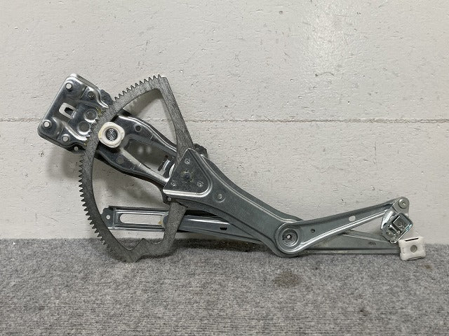 新品!Mクラス/ML W163 純正 左 フロントドア レギュレター/パワーウィンドウレギュレーター 1637201146 メルセデスベンツ(134750)