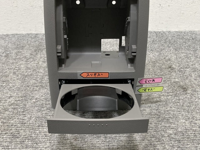 新品!ニュービートル 9C系 純正 後期  灰皿 シガー パネル/ドリンクホルダー/カップホルダー 1C0 863 617 G 1C0863617G3SG VW(134766)