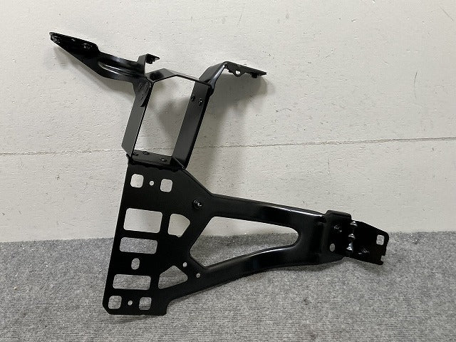 新品!5シリーズ E60/E61 純正 右 フロント ラジエーターサポート/ブラケット 5164-7163484 51647163484 BMW(134788)