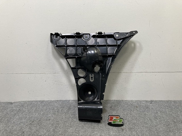 新品!5シリーズ E60 純正 右 リア バンパーブラケット 5112 7 033 716-23 51127033716 BMW(134793)