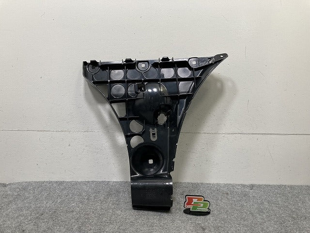 新品!5シリーズ E60 純正 右 リア バンパーブラケット 5112 7 033 716-23 51127033716 BMW(134794)
