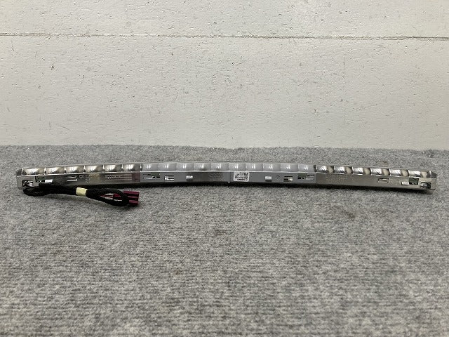 新品!CLAクラス/Eクラス/CLSクラス C117/W213/C257 純正 ハイマウントストップランプ LED A099 906 72 00 0999064301 ベンツ(134897)