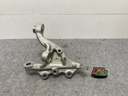 新品!Eクラス/CLSクラス W212/C218 純正 右 フロント ナックル/ステアリングナックル 2123300220 メルセデスベンツ(134904)