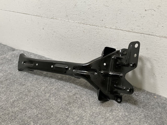 新品!トゥアレグ 7L系 純正 ラジエーターサポート/ブラケット 7L0.805.799 7L0805799D フォルクスワーゲン(134907)