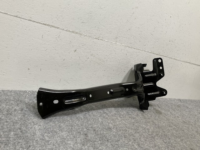 新品!トゥアレグ 7L系 純正 ラジエーターサポート/ブラケット 7L0.805.799 7L0805799D フォルクスワーゲン(134908)