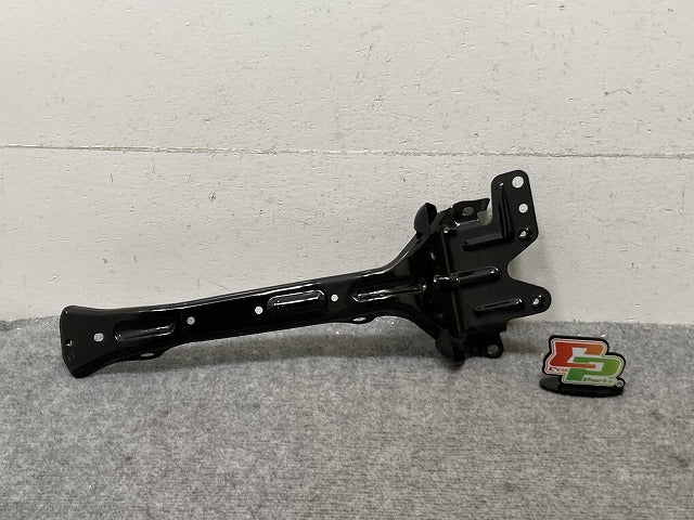 新品!トゥアレグ 7L系 純正 ラジエーターサポート/ブラケット 7L0.805.799 7L0805799D フォルクスワーゲン(134909)
