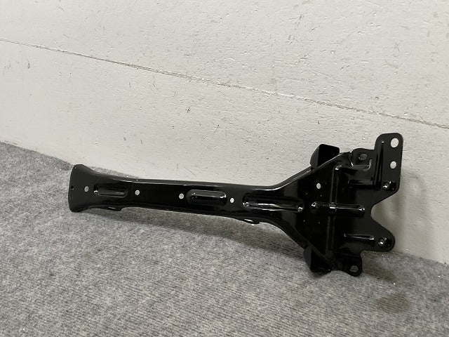 新品!トゥアレグ 7L系 純正 ラジエーターサポート/ブラケット 7L0.805.799 7L0805799D フォルクスワーゲン(134909)