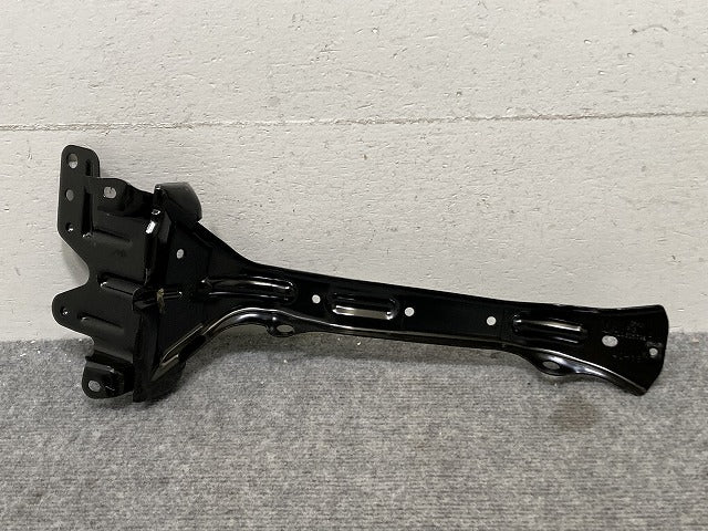 新品!トゥアレグ 7L系 純正 ラジエーターサポート/ブラケット 7L0.805.799 7L0805799D フォルクスワーゲン(134909)