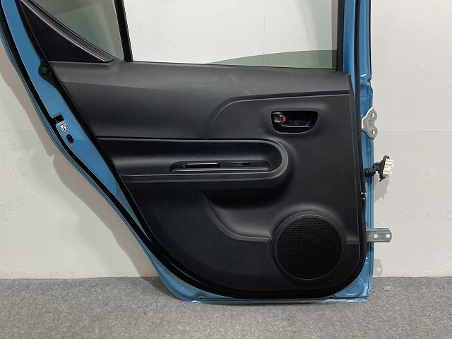 アクア/AQUA NHP10 純正 左 リア ドア バイザー/ガラス/内張り付 クールソーダメタリック 8V7 トヨタ(134925)