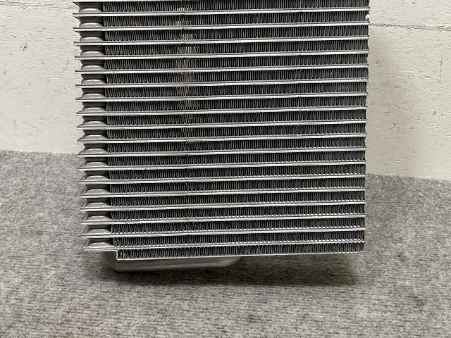 新品!Eクラス W210/1995-2002 社外 エアコン エバポレーター 2108300958 メルセデスベンツ(134970)