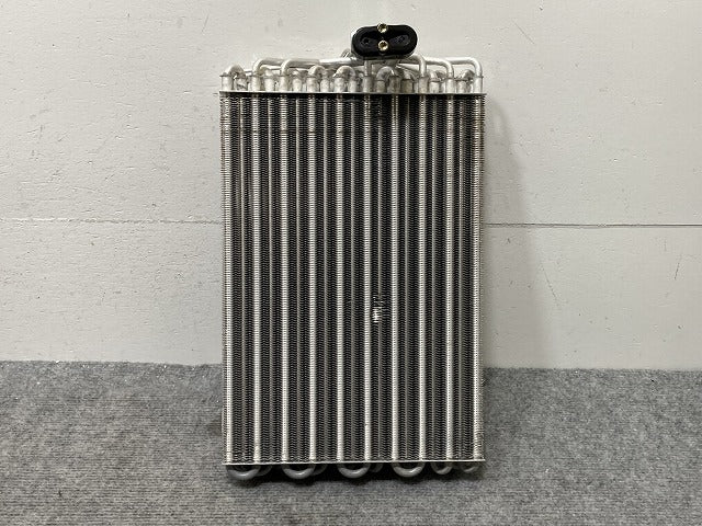 新品!Eクラス W210/1995-2002 社外 エアコン エバポレーター 2108300458 メルセデスベンツ(134983)