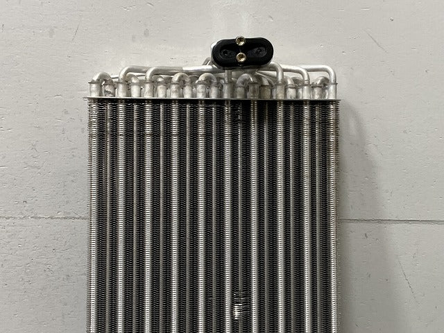 新品!Eクラス W210/1995-2002 社外 エアコン エバポレーター 2108300458 メルセデスベンツ(134983)