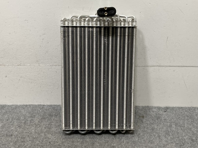 新品!Eクラス W210/1995-2002 社外 エアコン エバポレーター 2108300458 メルセデスベンツ(134984)