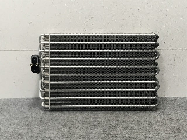 新品!Eクラス W210/1995-2002 社外 エアコン エバポレーター 2108300458 メルセデスベンツ(134985)