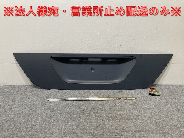 新品!Eクラス W211 純正 リア ナンバーベース/トランクリッド ガーニッシュ A211 7500337 21175003379999 未塗装 メルセデスベンツ(134995)