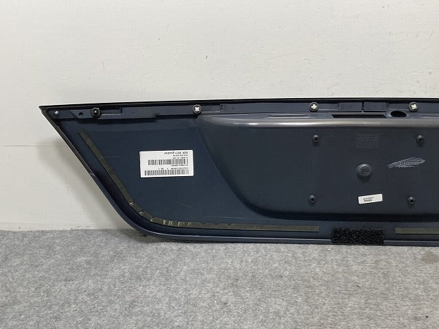 新品!Eクラス W211 純正 リア ナンバーベース/トランクリッド ガーニッシュ A211 7500337 21175003379999 未塗装 メルセデスベンツ(134995)