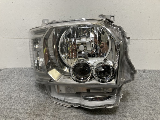 ハイエース/レジアスエース 200系/4型/5型/6型/7型 純正 後期 右 ヘッドライト/ランプ レベライザーLED 刻印A3 KOITO 26-137(135014)