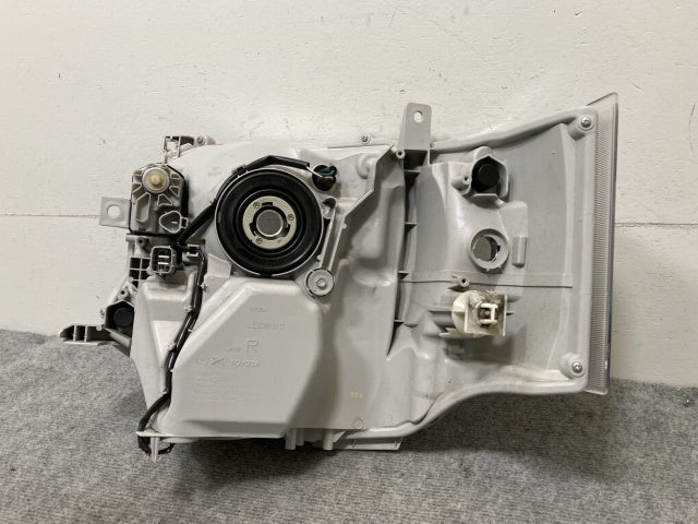 ハイエース/レジアスエース 200系/4型/5型/6型/7型 純正 後期 右 ヘッドライト/ランプ レベライザーLED 刻印A3 KOITO 26-137(135014)