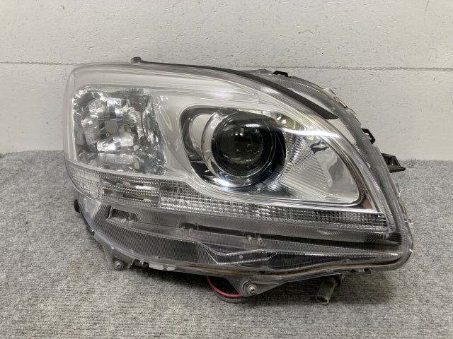 マークXジオ ANA10/ANA15/GGA10 純正 右 ヘッドライト/ランプ キセノン HID AFS無 レベライザー 刻印S STANLEY 72-2 トヨタ(135020)