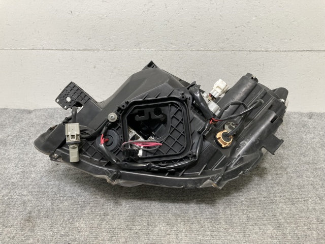 マークXジオ ANA10/ANA15/GGA10 純正 右 ヘッドライト/ランプ キセノン HID AFS無 レベライザー 刻印S STANLEY 72-2 トヨタ(135020)