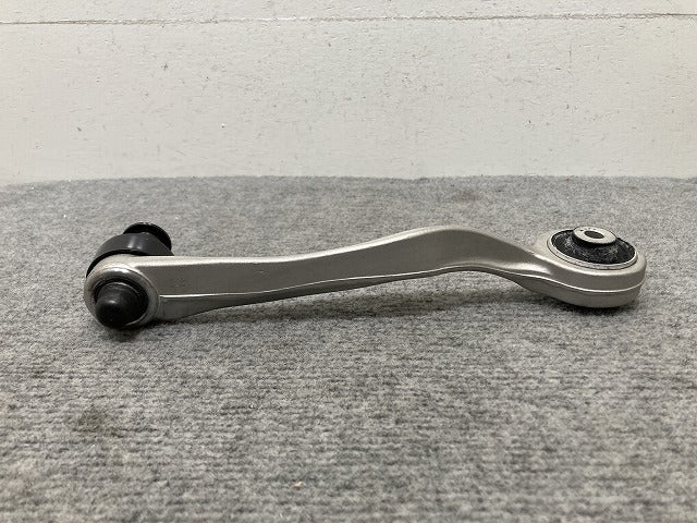 新品!A4(B5) 8D系 社外 右 フロント アッパーアーム 4D0 407 515C 4D0407510J アウディ(135083)