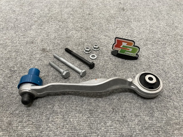 新品!A4(B5) 8D系 社外 右 フロント アッパーアーム 116 050 8293 4D0407510J アウディ(135084)