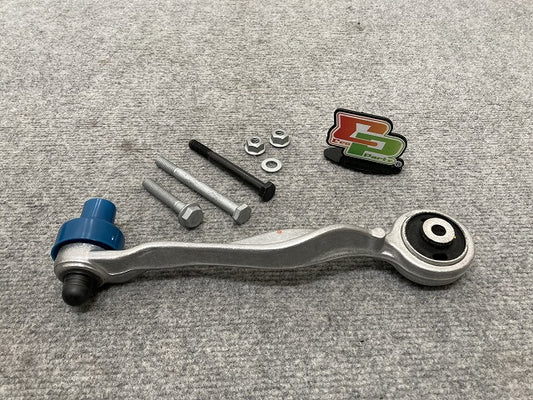 新品!A4(B5) 8D系 社外 右 フロント アッパーアーム 116 050 8293 4D0407510J アウディ(135084)