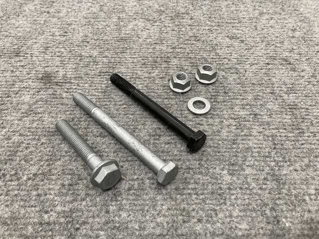 新品!A4(B5) 8D系 社外 右 フロント アッパーアーム 116 050 8293 4D0407510J アウディ(135084)