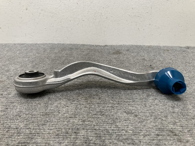 新品!A4(B5) 8D系 社外 右 フロント アッパーアーム 116 050 8293 4D0407510J アウディ(135084)