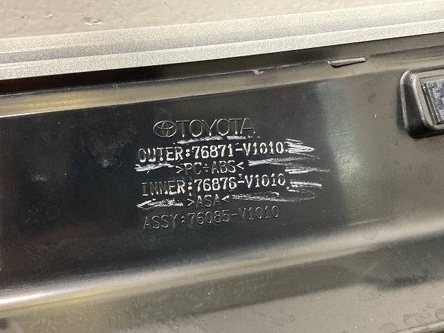 ヴォクシー/ノア 90系/ZWR90W/ZWR95W/MZRA90W/MZRA95W 純正 リア ルーフスポイラー/ウィング 76871-V1010 ホワイトパール 070(135146)
