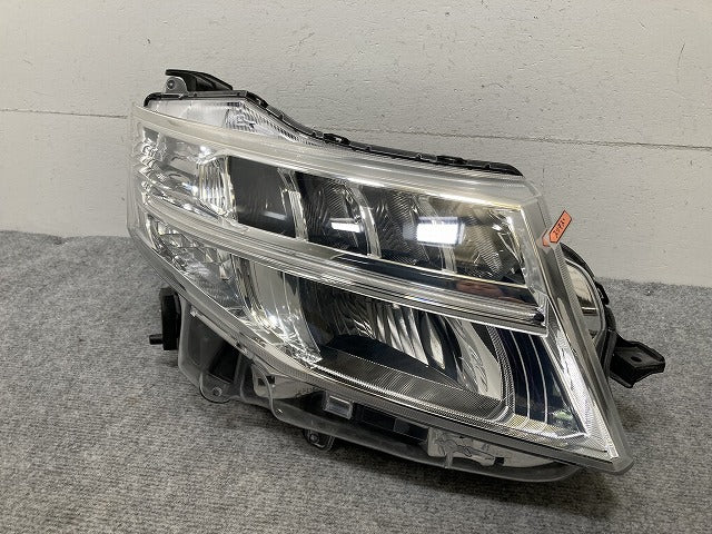 ルーミー/トール/カスタム M900A/M910A/M900S/M910S 純正 前期 右 ヘッドライト LED レベライザー STANLEY W3918 81130-B1220(135166)