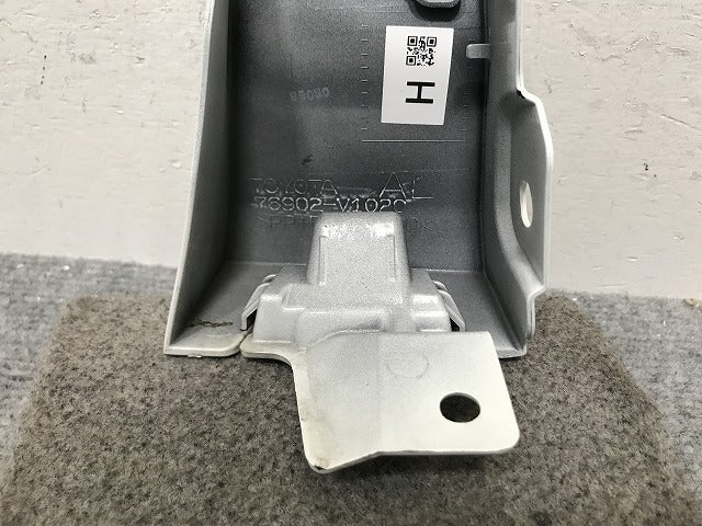 ヴォクシー/ノア 90系/ZWR90W/ZWR95W/MZRA90W/MZRA95W 純正 左 フロント フェンダープロテクター/サイドパネル 76902-V1020 ホワイト 070(135171)